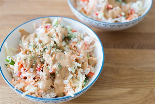 Thaise Rijstsalade met pindadressing 8 Thaise rijstsalade met kip