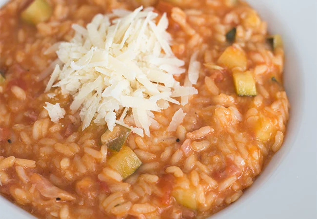 Tomatenrisotto met bacon en courgette