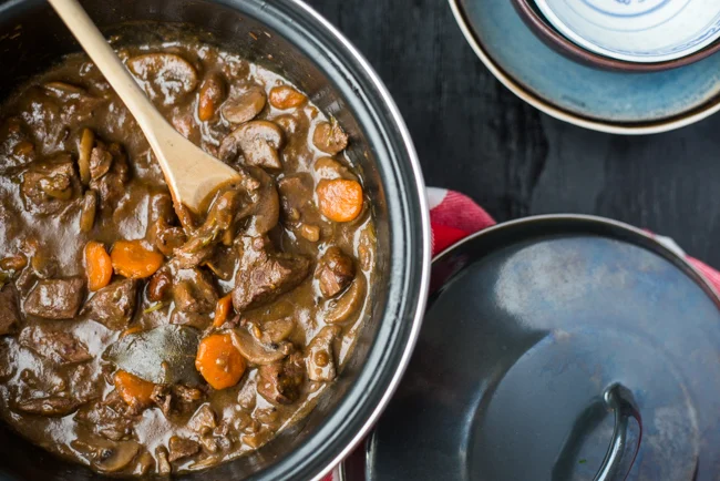 Hertenstoofvlees met rode wijn 1 Hertenstoof met rode wijn