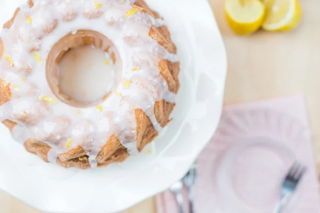 Video: Luchtige vanillecake met citroenglazuur 3 Luchtige vanillecake met citroenglazuur