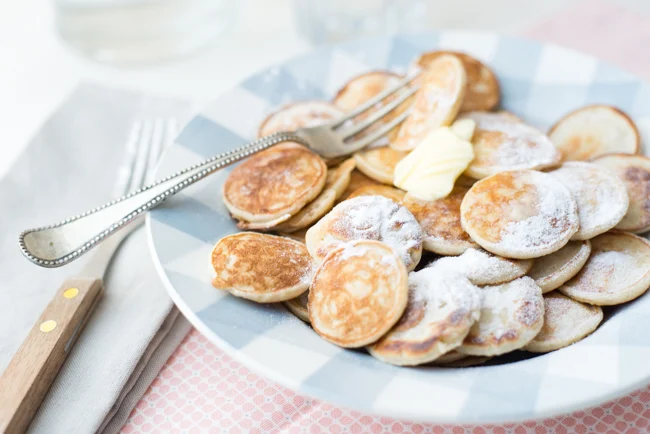 Video: Poffertjes bakken 21 Poffertjes bakken