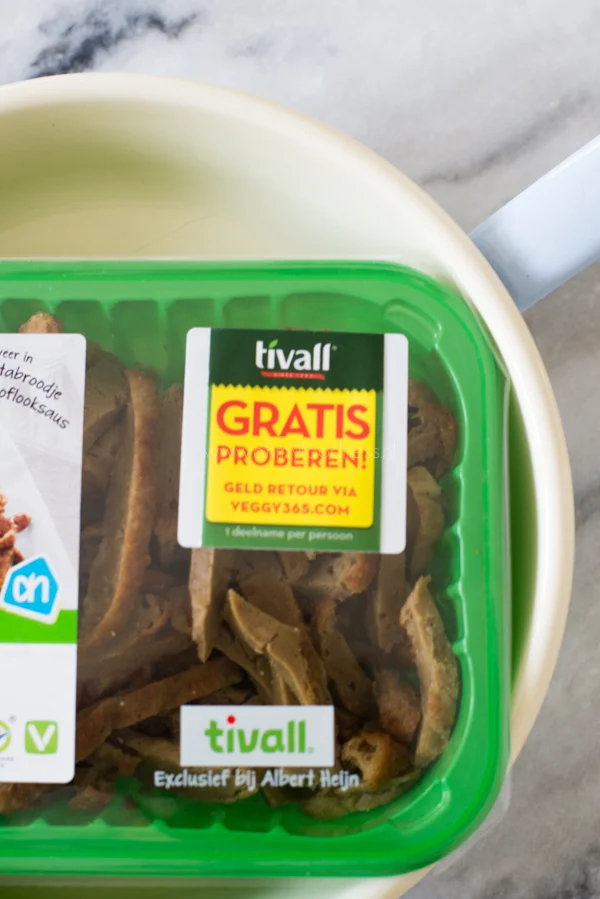 Vegetarisch Shoarmapannetje met yoghurt-knoflooksaus 2 tivall_probeersticker