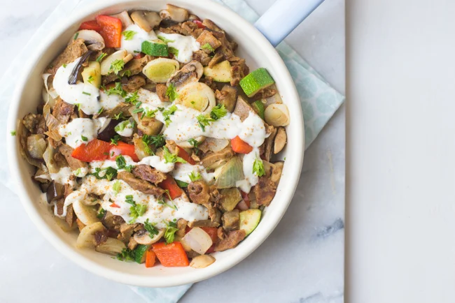 Vegetarisch Shoarmapannetje met yoghurt-knoflooksaus 13 Vegetarisch shoarmapannetje