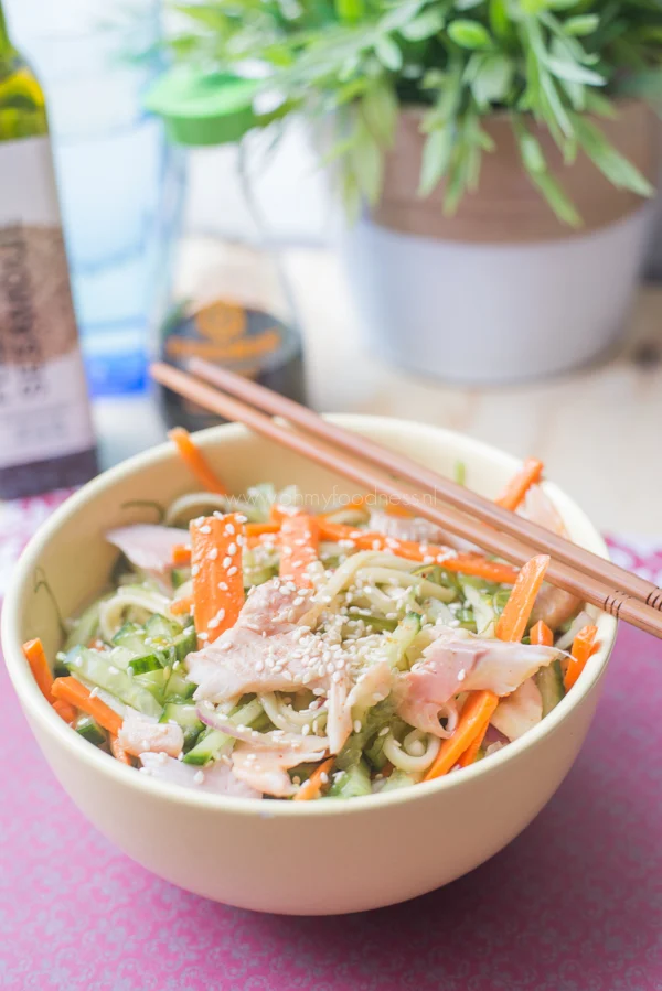 Wakame noedelsalade met gerookte forel 1 Wakame noedelsalade met gerookte forel