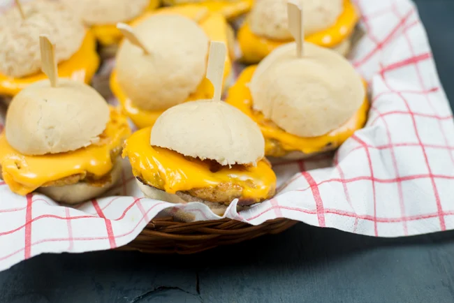 Kipsliders met cheddar