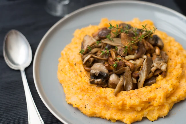 Bijgerecht: Pompoen-aardappelpuree met paddenstoelen 19 Pompoen-aardappelpuree met paddenstoelen