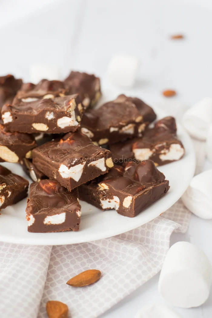 Video: Rocky Road Fudge 1 Rocky Road Fudge