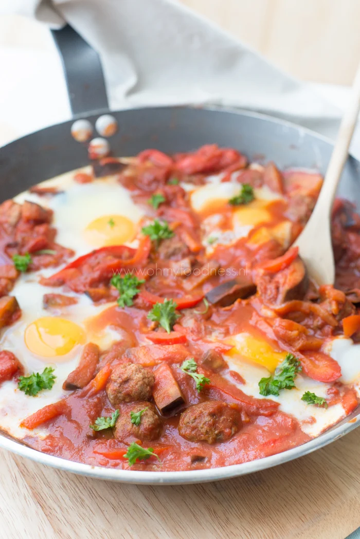 Shakshuka met aubergine en gehakt 1 Shakshuka met aubergine en gehakt