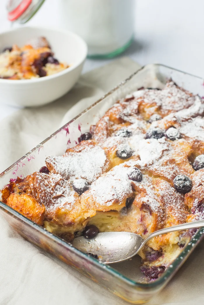 Paasvideo: Croissantpudding met blauwe bessen 1 Croissantpudding