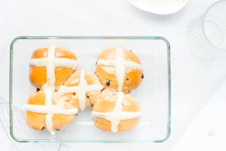 20x lekkere gerechten voor Pasen 20 Hot Cross Buns