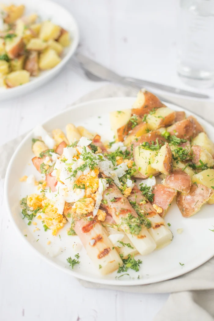 Gegrilde witte asperges met kruidenvinaigrette 1 Gegrilde witte asperges met kruidenvinaigrette