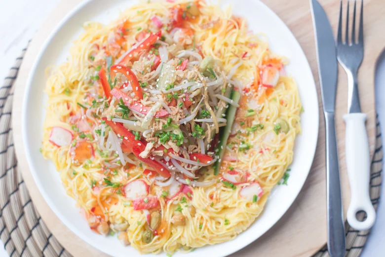 Noedelpannenkoek met taugésalade 11 Noedelpannenkoek met taugésalade