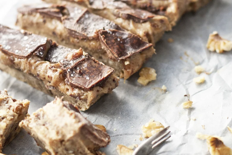 Salted caramel chocolate bars met dadels 27 OMF Viv saltedcaramelchocbars FI 3