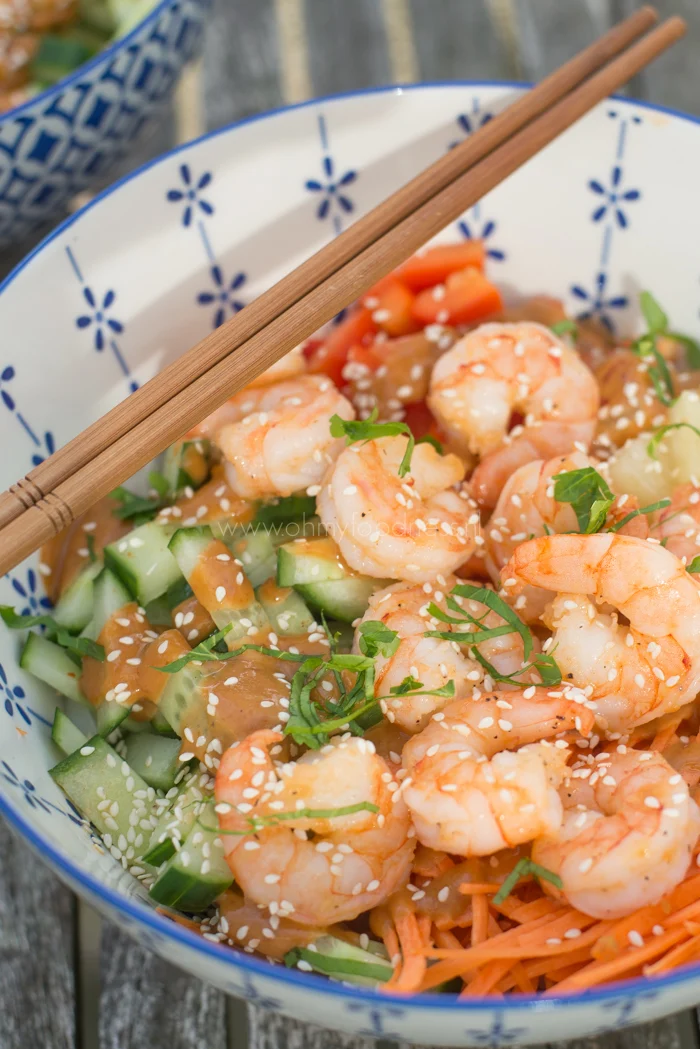 Noedelsalade met gamba's en kokos-pindadressing 1 Noedelsalade met pinda-kokosdressing
