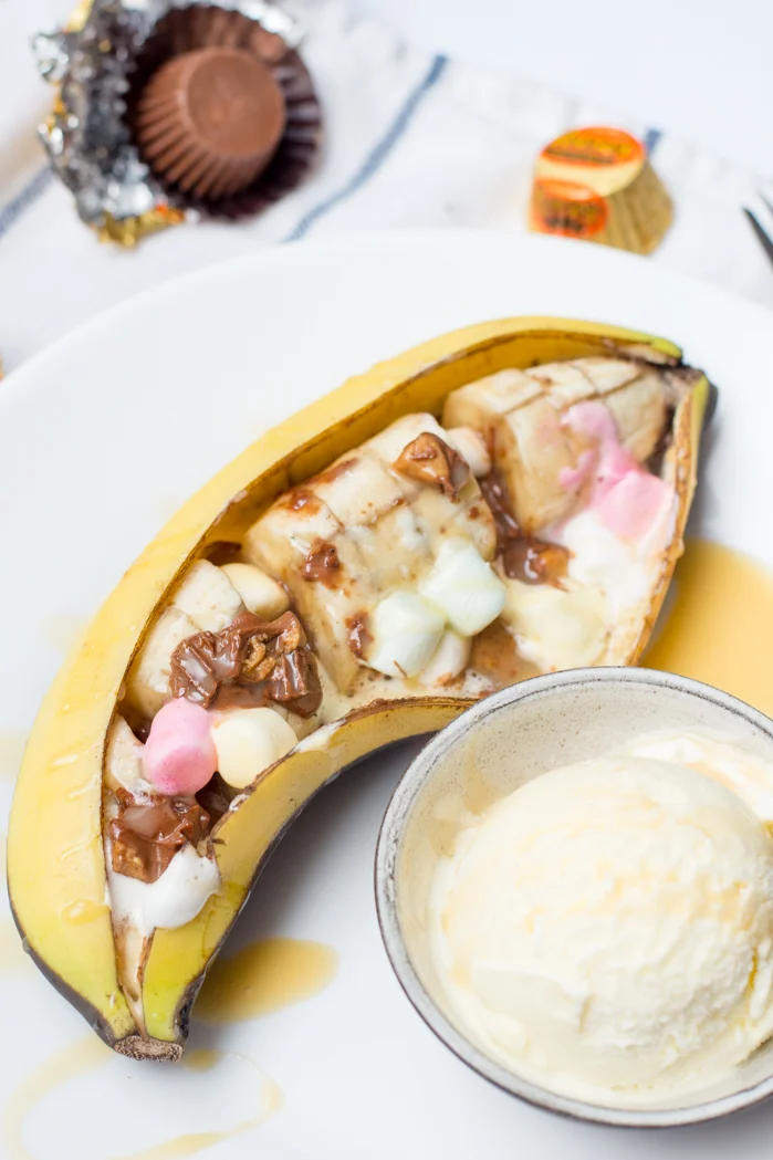 Toetjestijd: Banaan van de BBQ met peanutbuttercups 2 banaan van de BBQ