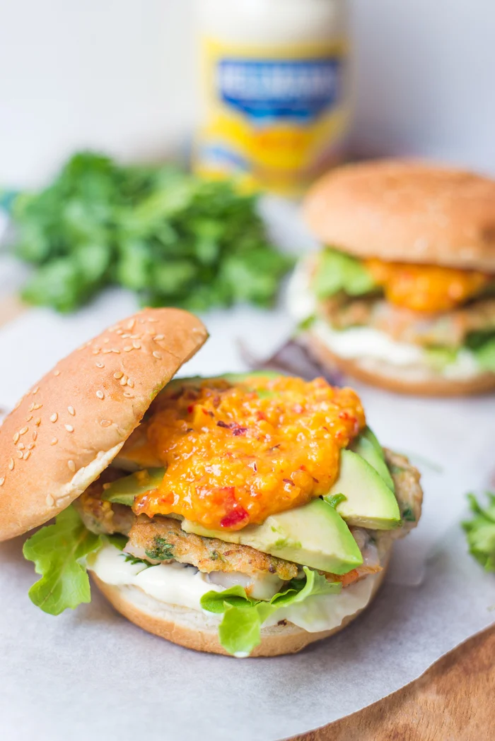 Garnalenburgers met avocado en mangosalsa 2 Garnalenburger met avocado en mangosalsa