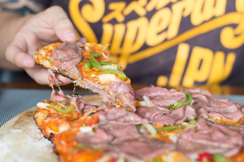 Philly Cheesesteak pizza van de BBQ 34 Philly Cheesesteak Pizza van de BBQ