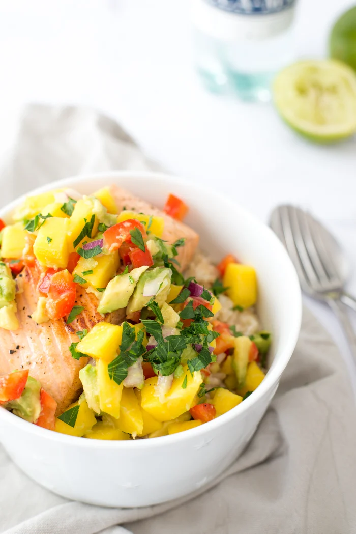 Rijst met zalm en avocado-mangosalsa 1 Rijst met zalm en avocado-mangosalsa