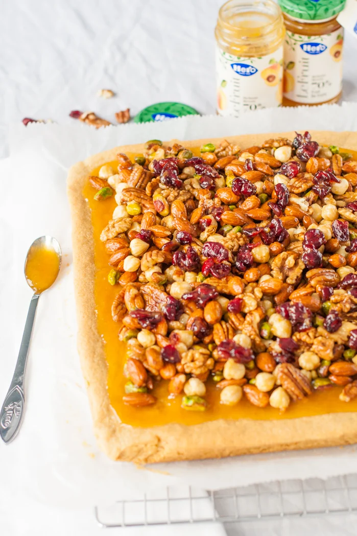 Noten plaatkoek met abrikozen