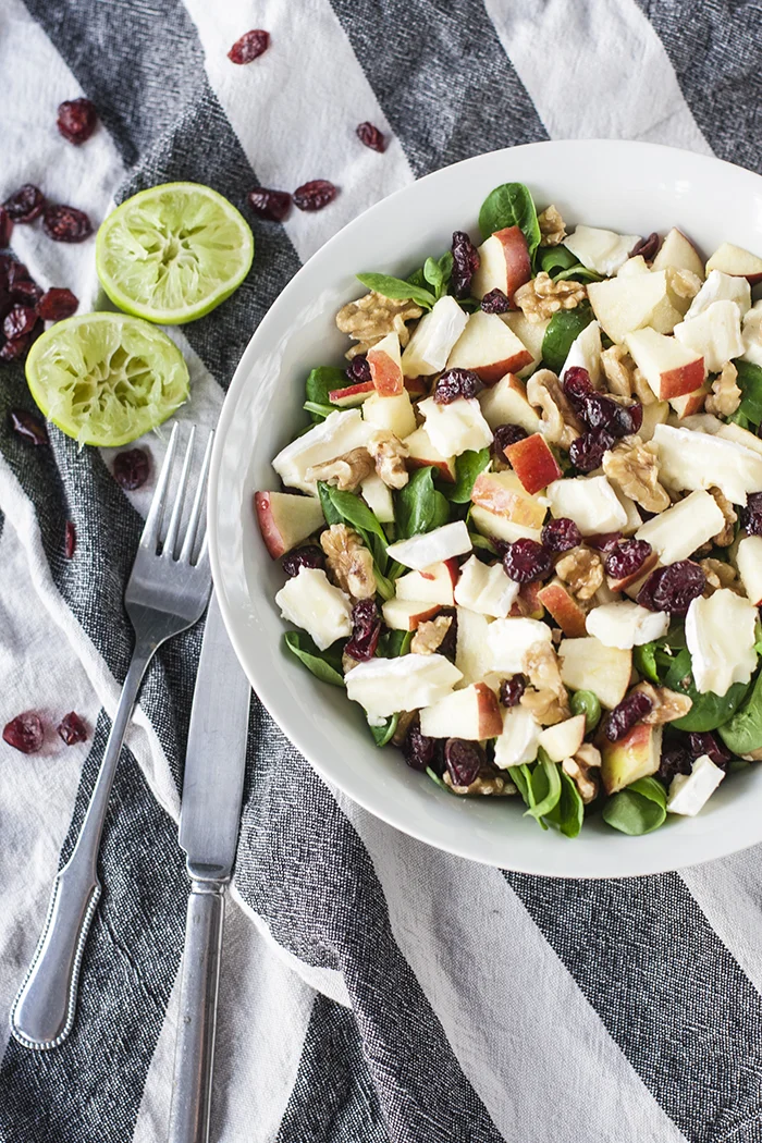 Brie Appelsalade met Honing Limoendressing 1 Brie Appelsalade_700x1049_2