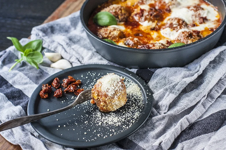 Cheesy Tomato Meatballs 24 CheesyTomatoMeatballs FI 2