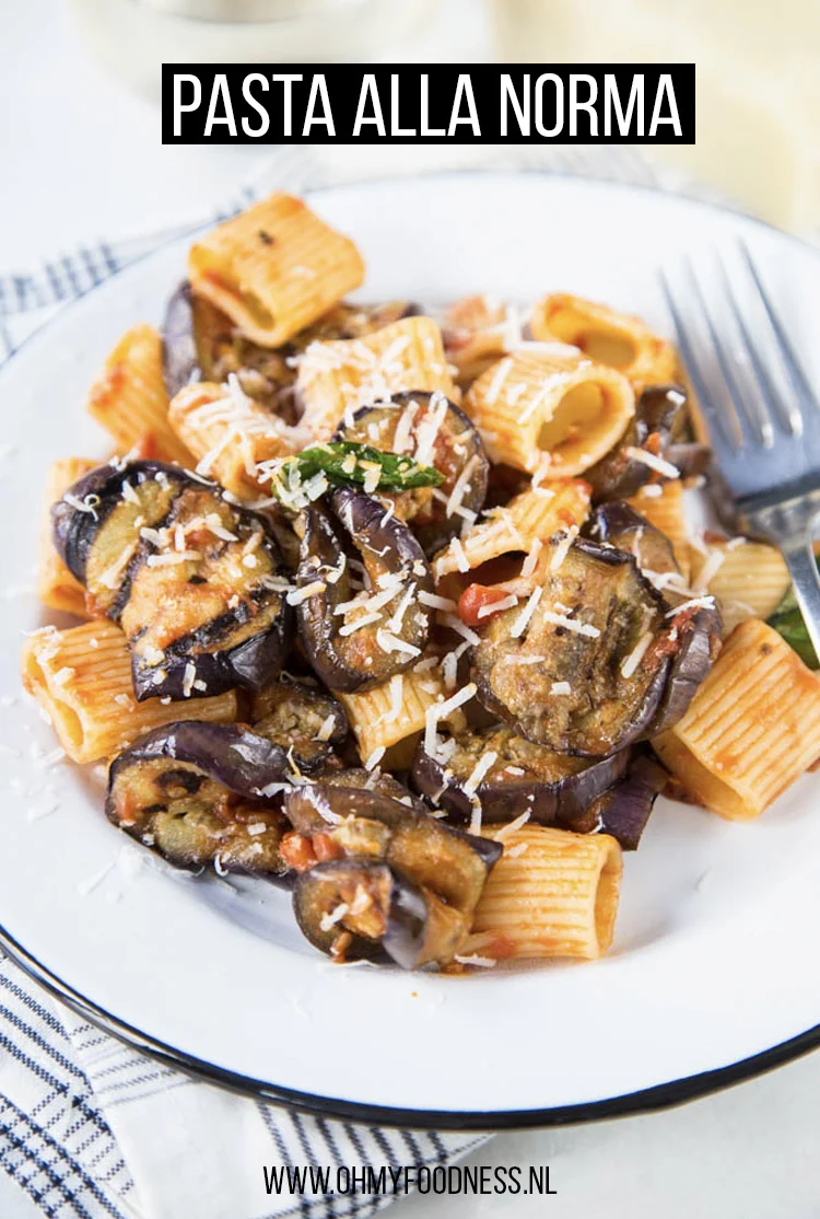 Cook the Books: Pasta alla Norma uit 'Foodies Kookboek' 4 Pasta alla Norma