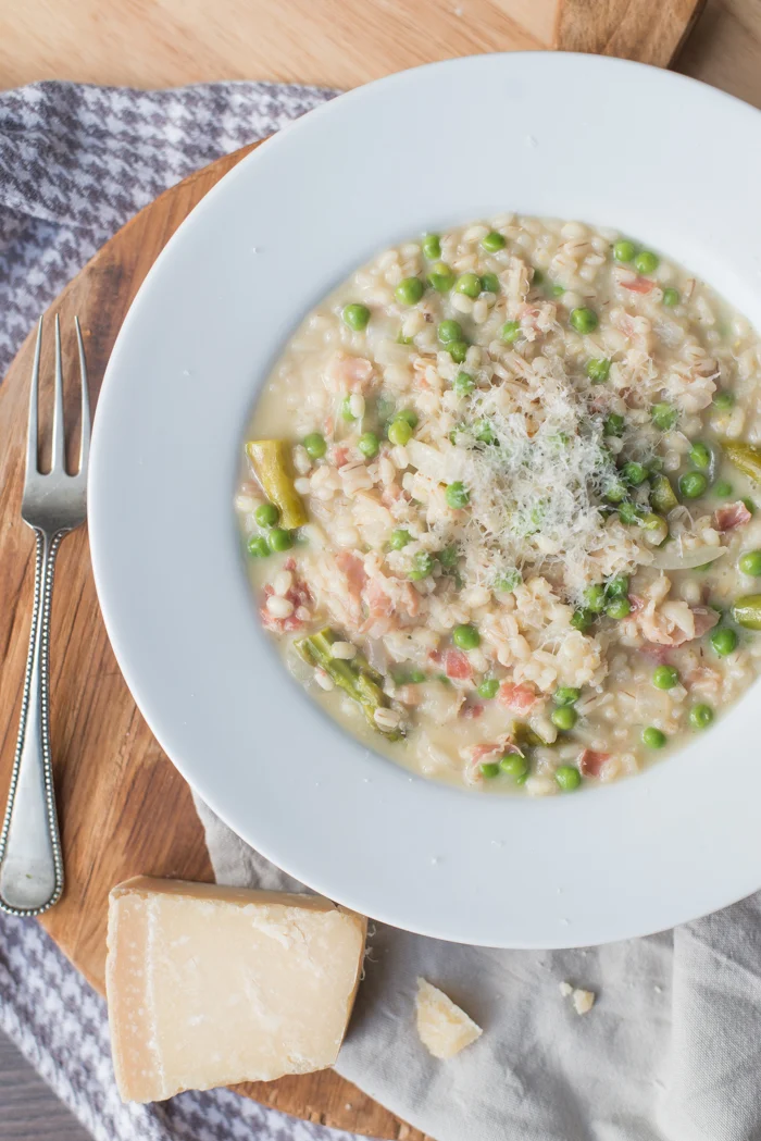 Cook the Books: Parelrisotto uit All-day Bowls 4 Parelrisotto met pancetta en taleggio