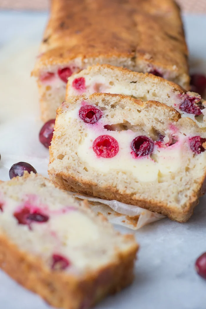 Banana-cheesecakebread met cranberries 1 Banana-cheesecakebread met cranberries