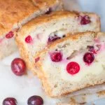 Banana-cheesecakebread met cranberries