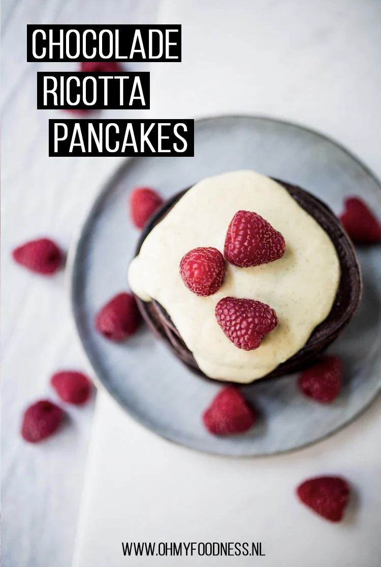 Chocolade Ricotta Pancakes met Vanillesaus en Frambozen 2 chocolade ricotta pancakes