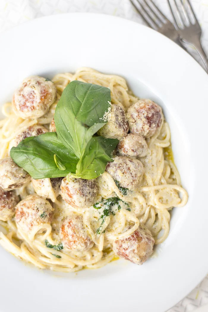Spaghetti met kip-pesto balletjes 1 Spaghetti met kip-pestoballetjes