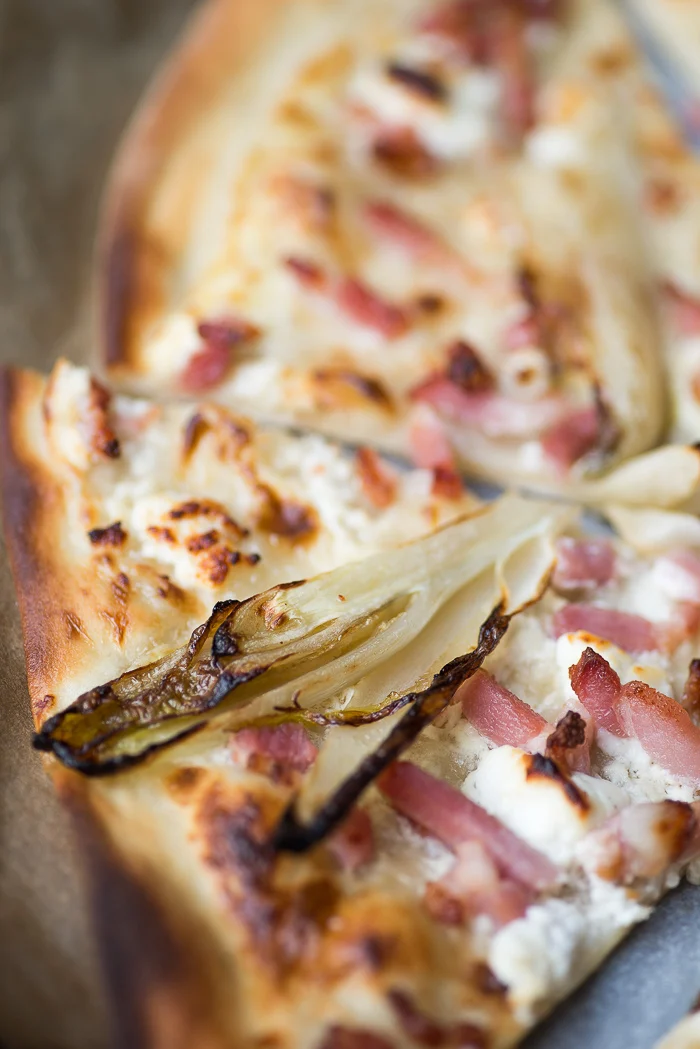Flammkuchen met witlof en geitenkaas 2 Flammkuchen met witlof en geitenkaas