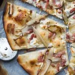 Flammkuchen met witlof en geitenkaas