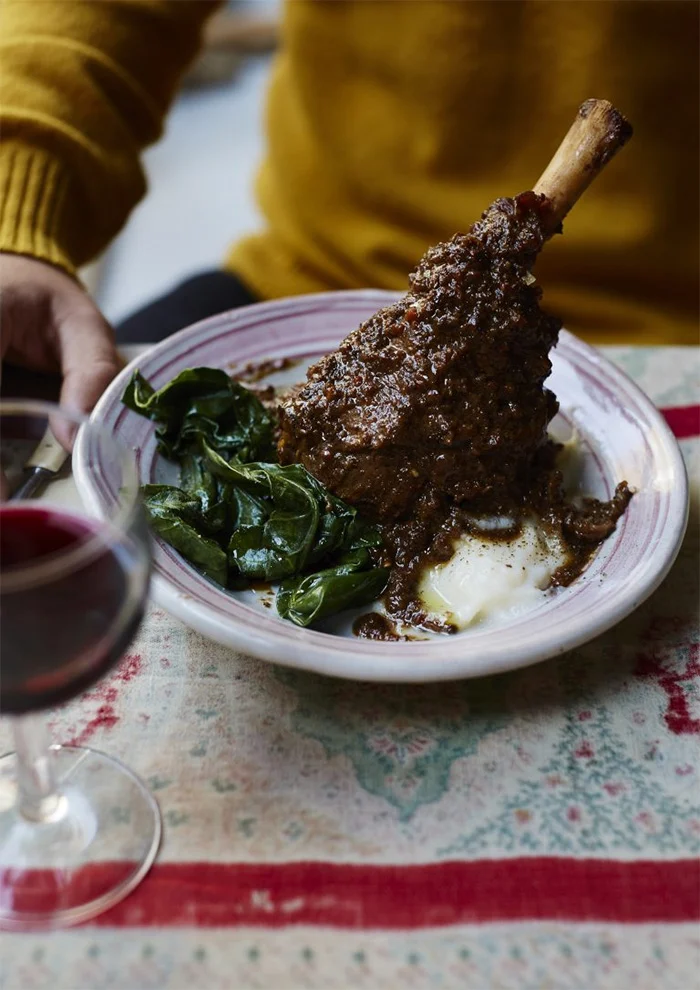 Cook the Books: Chorizo, tomaat en kikkererwten op toast uit 'Slow' 2 Slow - Georgina Hayden