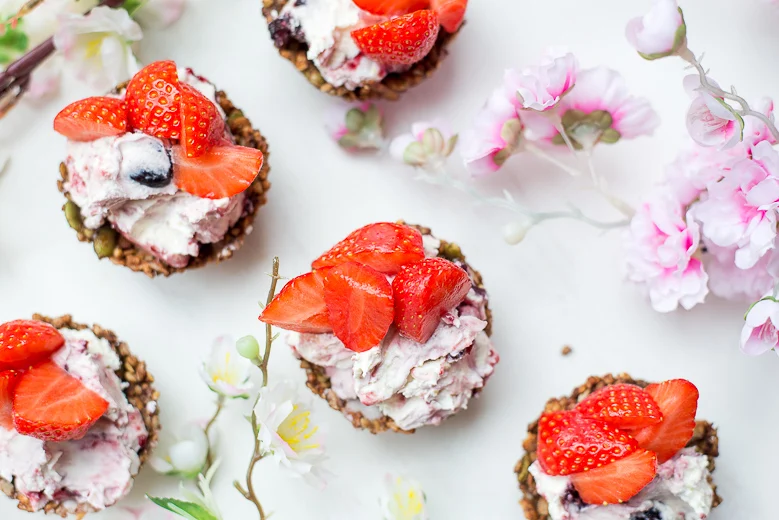 Cook the Books: Granola key lime cheesecakecups uit 'A Spoonful of Love' 1 Granola key lime cheesecakecups