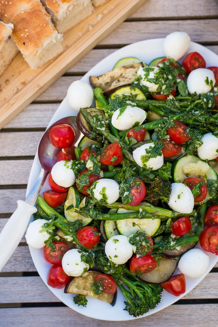Gegrilde groente Caprese met basilicumdressing 1 Gegrilde groente Caprese met basilicumdressing