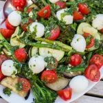 Gegrilde groente Caprese met basilicumdressing