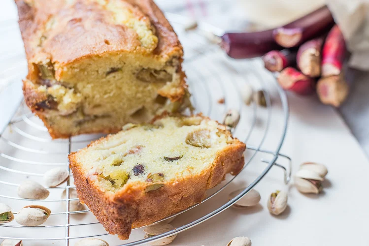 Rabarbercake met pistache 33 Rabarber-pistachecake