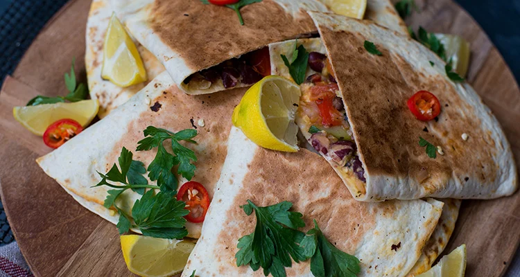 Avocadoquesadilla's met groenten en hummus 38 Avocadoquesadilla's met groenten en hummus