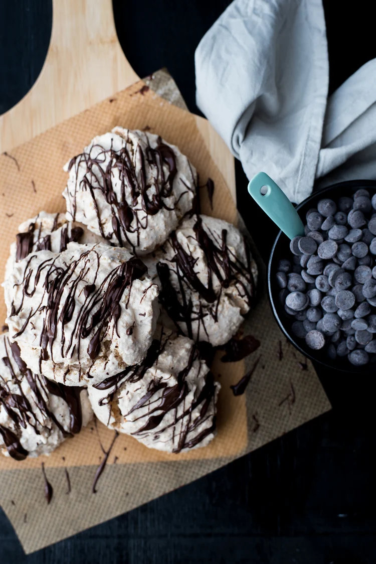 Cook the Books: Kokosmeringue met chocolade van Ottolenghi 5 Kokos-amandelmeringue
