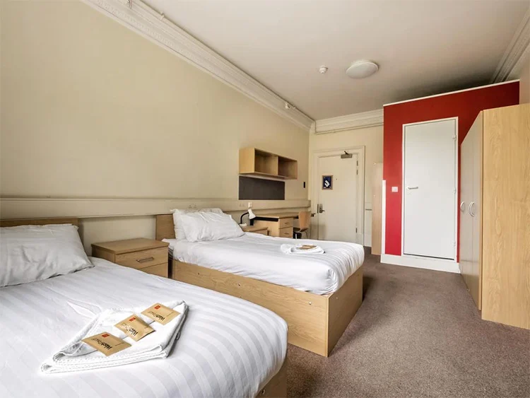 CITY GUIDE | LONDEN - TO STAY 3 LSE Northumberland House