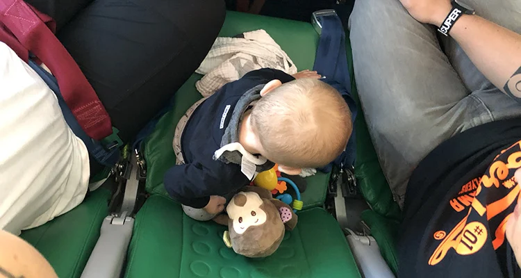 Met baby op vliegvakantie