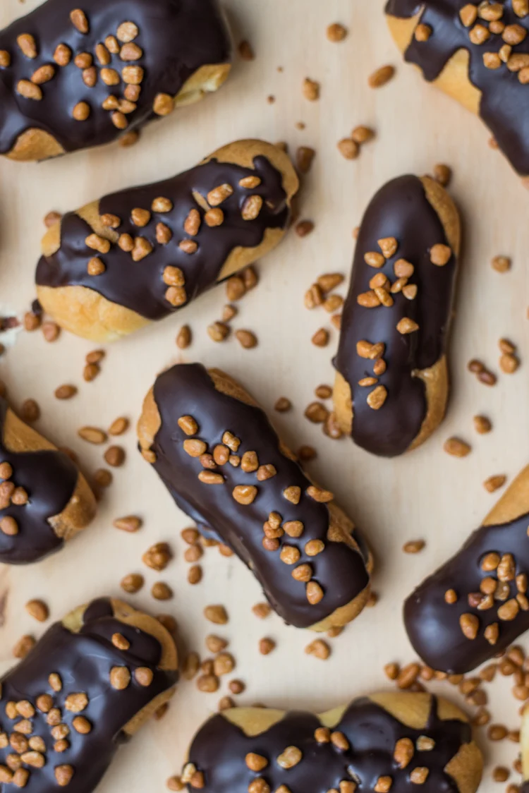 Eclairs met karamel en chocolade 2 Karamel eclairs