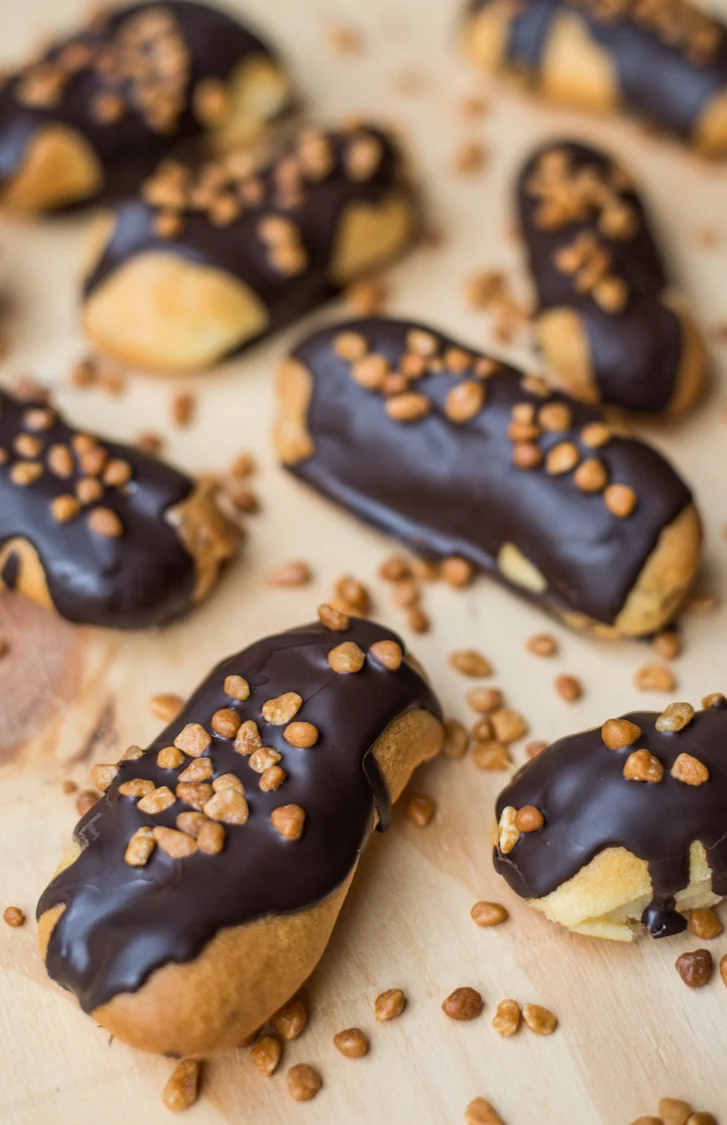 Eclairs met karamel en chocolade 3 Karamel eclairs