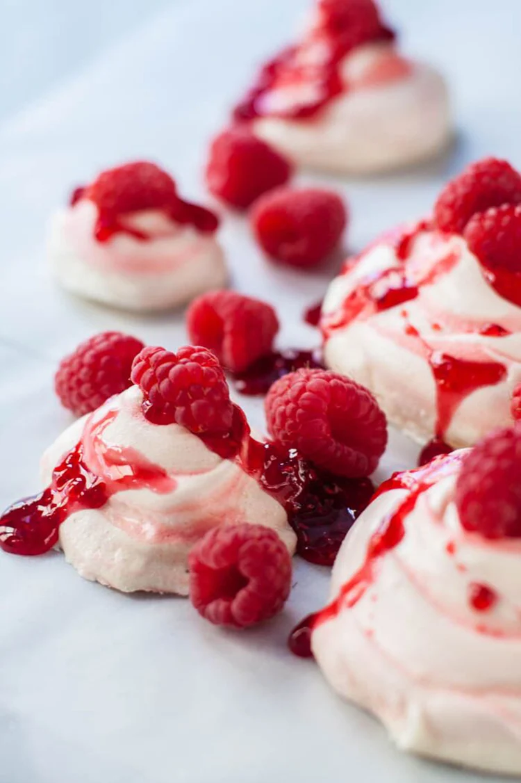 13x de lekkerste kerstdesserts 5 frambozen meringues