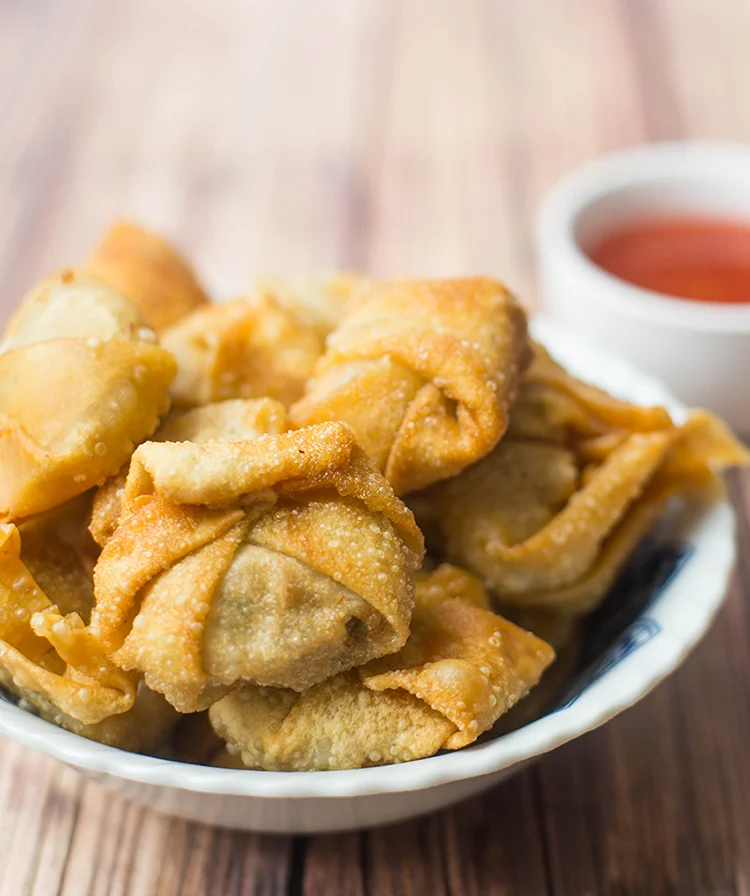 10x de lekkerste hapjes voor Oud & Nieuw 3 pangsit goreng