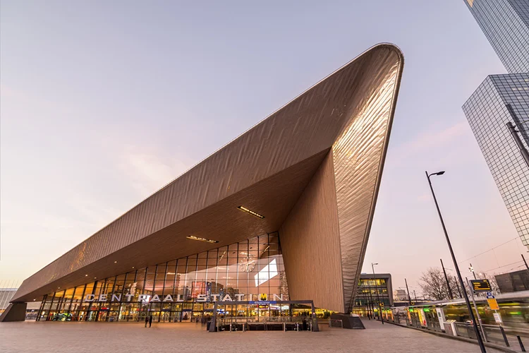 CITY GUIDE | ROTTERDAM - TO DO 2 Centraal station Rotterdam