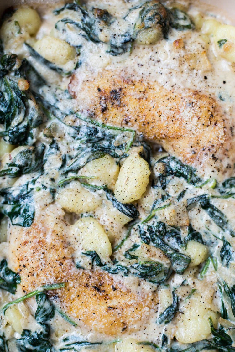 Gnocchi uit de oven met kippenpoten en spinazie-kaassaus 2 Gnocchi uit de oven met kippenpoten en spinazie-kaassaus
