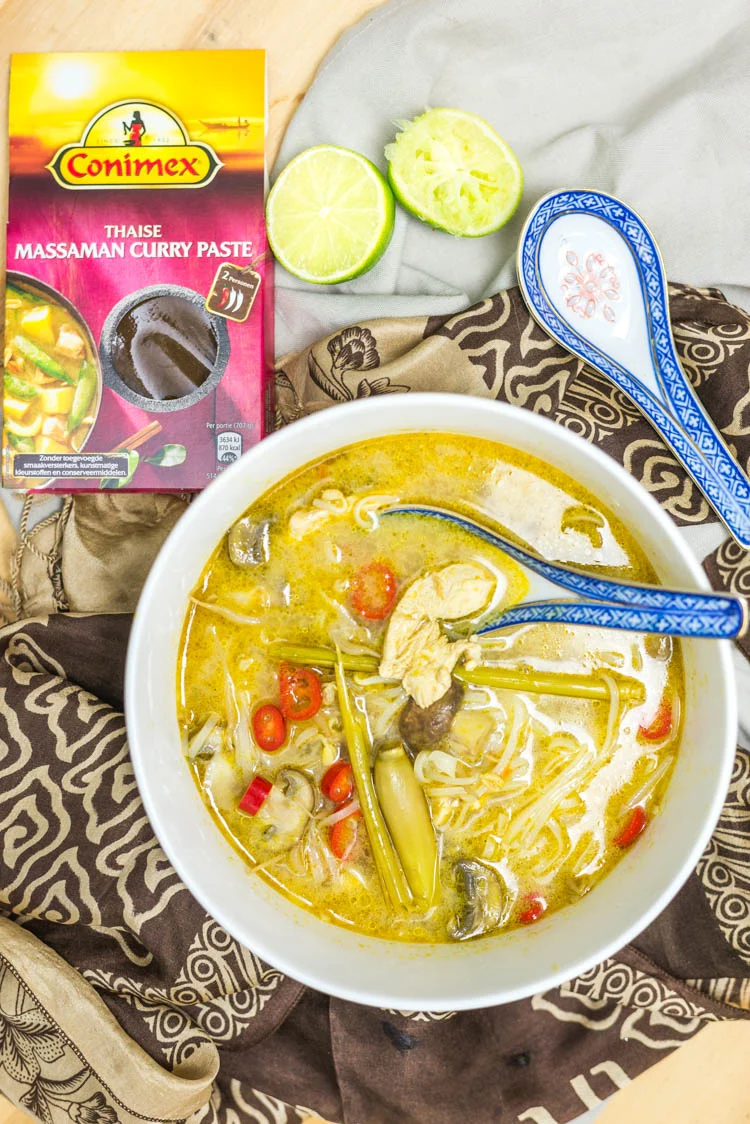 Thaise currysoep met noedels en kip 3 Thaise currysoep met noedels en kip