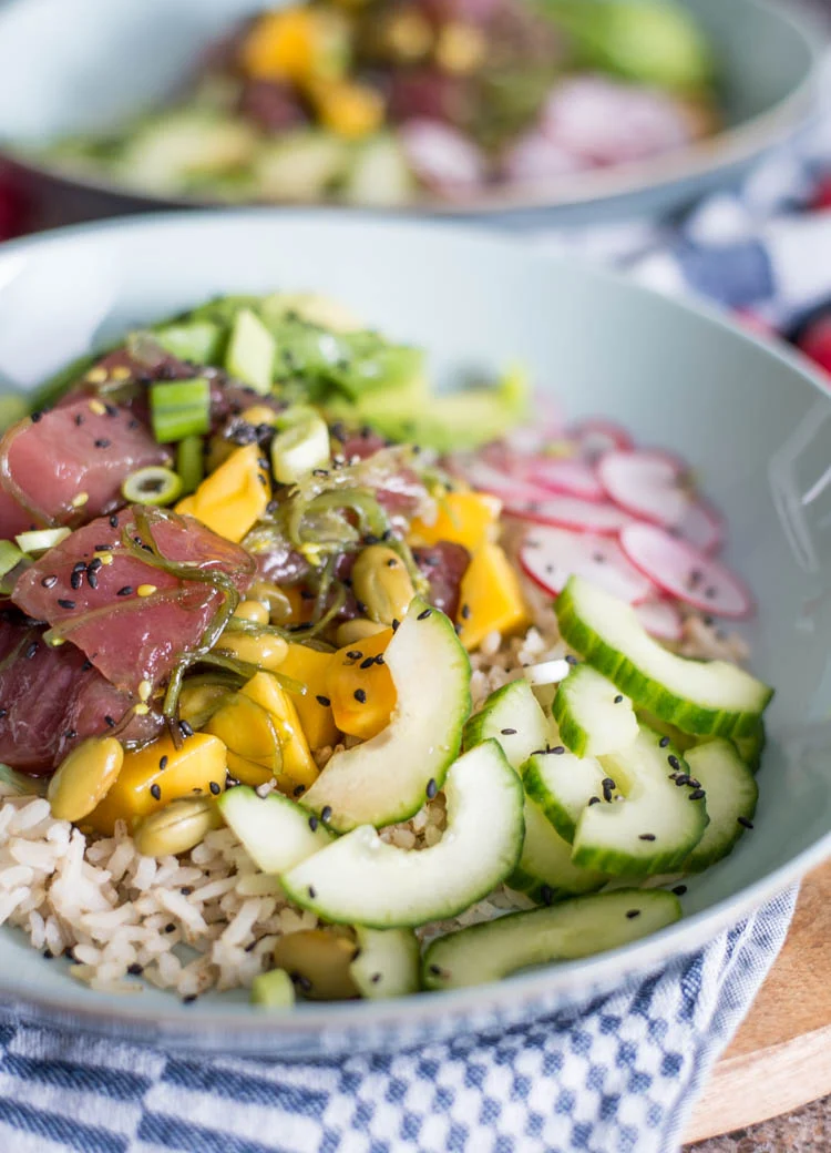 Pokébowl met mango en tonijn 2 Pokebowl met tonijn en mango